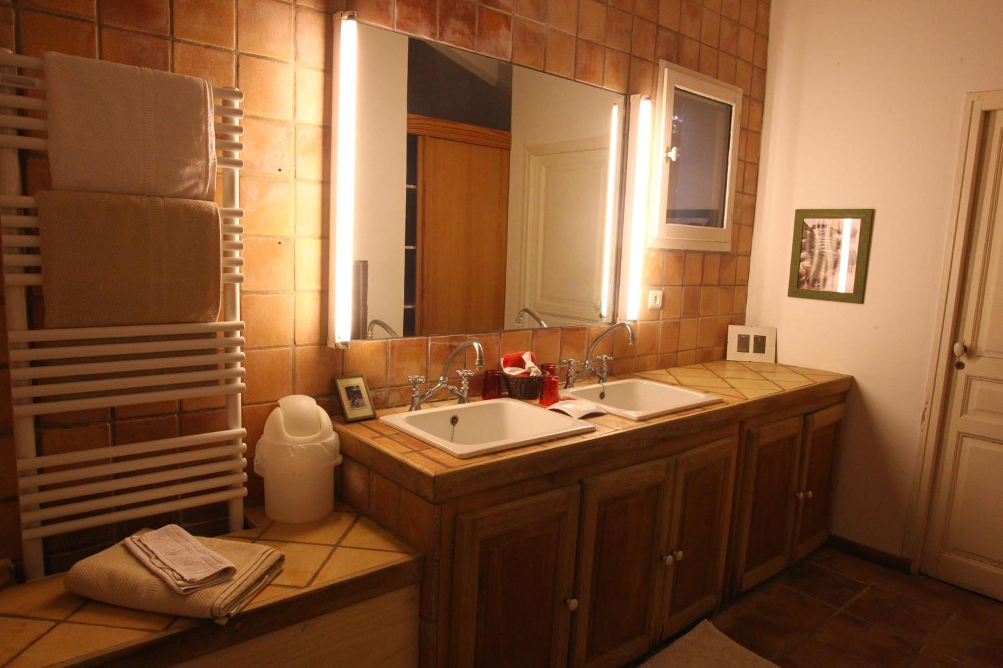 Mas Du Pont De Laute Villa Le Cailar Room photo